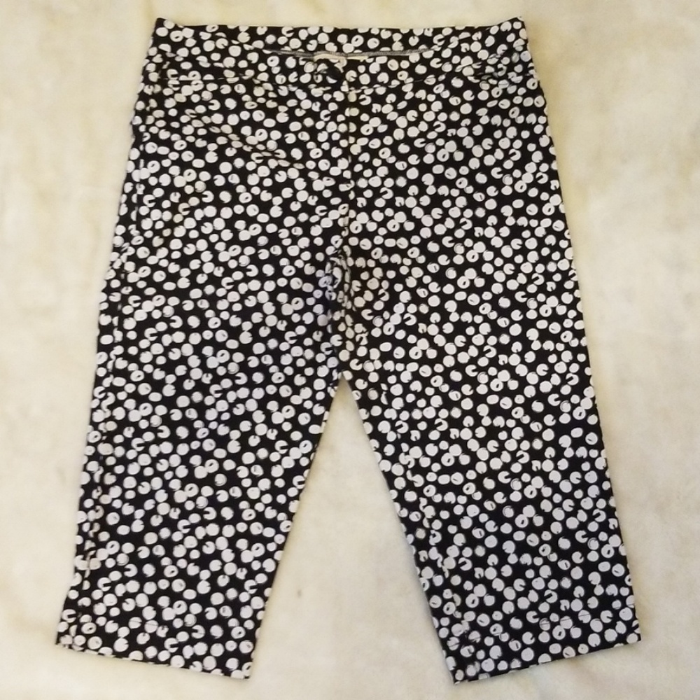 Blk/Wht Capris - Picture 3 of 4